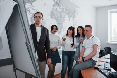 girl-is-confused-business-people-and-manager-working-on-their-new-project-in-classroom